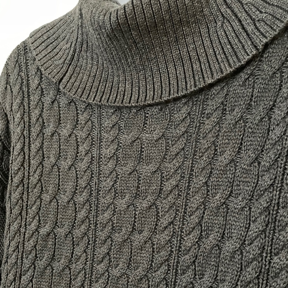 American Eagle Cable Knit Sweater - Sz. Small